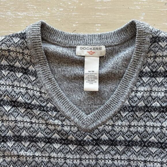 Dockers Mens Sweater Vest Gray Stripe Geometric Sleeveless V-Neck Pullover Sz M - Picture 2 of 7